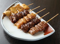 HONMACHI Tonteki x Showa Horumon Yakiniku Tenguya_Grilled skewers of offal "Assortment of 5 kinds"