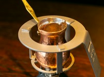 KYOTO STAR BAR_Turkish Coffee - Heal the heart with the atmosphere of Kyoto. A special coffee brewed slowly using a special extractor.