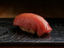 Sushi Ogido_Toro Sushi - A very impressive piece prepared with aging techniques! You will be amazed to feel the unity with rice.