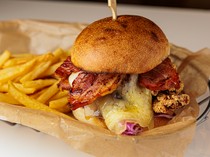 J.S. BURGERS CAFE Lalaport EXPOCITY Branch_"Maple Chicken Cheese Burger" with crispy chicken for a tasty texture