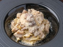 Wine Bar NOAM_Porcini mushroom and local chicken cream sauce pasta with vin jaune flavor