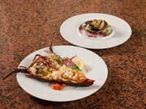 Teppanyaki Nanami APA Hotel & Resort Tokyo Bay Makuhari_Live Spiny Lobster and Live Abalone - Comes from the fish tank