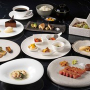 เมนูพิเศษฉลองเปิดร้าน: เนื้อวัวเกรด A5, หอยเป๋าฮื้อ หรือกุ้งมังกร (ครึ่งตัว) - ชุดเทปปันยากิเต็มรูปแบบ 11 จาน