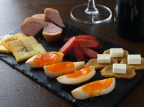 Eau-De-Vie_Taste and compare homemade smoked foods "5 kinds of smoked foods"