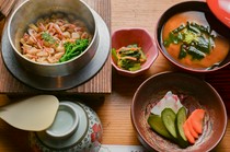Bộ nồi cơm niêu măng và tôm anh đào Yamashiro