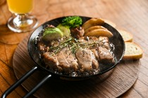 Akatsuki Taps Ginza_The hearty yet delicate taste is well-known. "Iron Pot Roast" with three kinds of meat