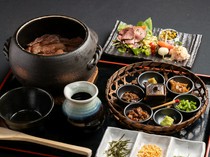 AKA牛Dining yoka-yoka KITTE博多店_味道浓厚，而且味道清淡。人气菜品之一“蒲烧褐牛三吃”