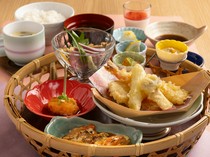  여성 손님께도 호평을 얻고 있습니다. 점심 한 상 차림 “나데시코 한 상 차림” 