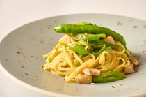  Enjoy the unique flavors and tastes of Kyoto with "Kujo green onions and Manganji peppers, Aglio e olio, black shichimi and yuzu" 