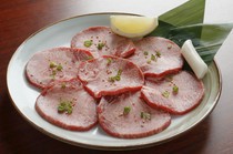 Yakiniku Kyodai_Tongue - You can choose from four different types of tongue to suit your preference.