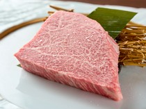 黑舌烤肉 青木_享受和牛獨特的深厚風味與柔嫩口感「黑毛和牛 夏多布里昂」