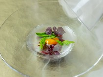 Niku Kappo ASATSUYU_Dramatic presentation and flavor! "Domestic smoked ostrich meat yukke"