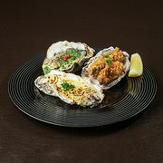 肉類和魚和牡蠣 OYSTER Bar&Bistro 魚秀 ～UOHIDE～ 代代木八幡店_三種拼盤（炸、焗烤、大蒜奶油烤）