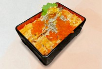  Topped with plenty of salmon roe and whitebait, the finest red and white rice bowl 
