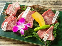 Matsusakagyu WHAT'S Kyoto Muromachi Branch_ Every inch of the scraps is Matsusaka beef. "Matsusaka Beef 5 Kinds Assortment" lets you enjoy the true flavor of meat.