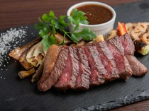 NIINA_"A5 Rank Japanese Black Beef Steak" is a special dish that allows you to fully enjoy the flavor and sweetness of tender meat.