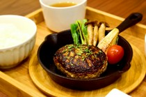 JOYS TABLE Dining&Cafe_松露盐和松露半酱汉堡