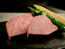Kobe Teppan Steak Iwasaki_"Kobe Beef" and "Specially Selected Japanese Black Beef" carefully selected by a chef dedicated to teppanyaki cuisine