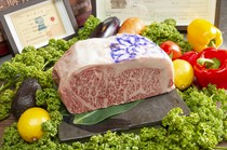 Kobe Teppan Steak Iwasaki_[Luxurious Kobe Beef Three-Kind Tasting Pair Course] Includes a welcome drink! 36,300 yen for two people for anniversaries and other special occasions