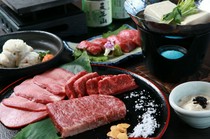  【연회】(5/1~) 강 마루석 납량 마루 후지산 용암석 흑모 와규 야키니쿠 코스 ￥7800 【탕 두부, 고기 스시 첨부】 