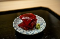 Ginza Fujita_The deliciousness of tuna deepens the feeling of satisfaction and aftertaste, and is a delightful final dish: "Marinated red tuna"