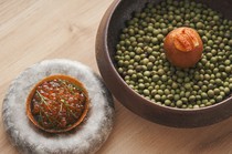 ACiD brianza_Salmon Roe (on the left) and Fried Bread - will be the first amuse to appear at the beginning of the course.