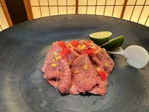 Yakiniku Wabi Sabi Hozenji-Yokocho Main Branch_Made with aged beef tongue. The flavor fills your mouth and you can enjoy the taste of the ingredients in this "exquisite tongue."