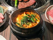  고기 구이와 함께 즐기기 좋은 사이드 메뉴 『순두부』 