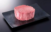 Jukusei Hidagyu Yakiniku GYU-SUKE_A masterpiece that lets you enjoy the taste of the meat itself. The exquisite texture of Chateaubriand that melts in your mouth the moment you put it in.