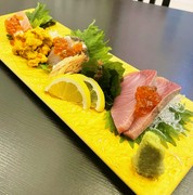  Assorted sashimi with sea urchin and salmon roe (serves 2) 