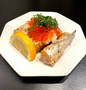 Grilled salmon belly with grated salmon roe 