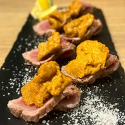  Seared beef topped with sea urchin 