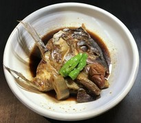 Cá tráp biển luộc và bọ mũ sắt