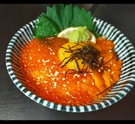  海胆鲑鱼子盖饭 