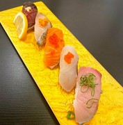  Chef's choice sushi assortment (5 pieces) 