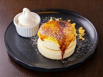 Cafe Sou Hiroshima Miyajimaguchi Branch_Crème Brûlée Pancake - Regularly popular for its bittersweet flavor.