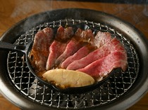 WAGYU YAKINIKU beef by KOH 廣尾總店_奢侈享用濃郁口味的「珍貴肋眼上蓋肉與鵝肝醬壽喜燒〜附煎蛋〜」