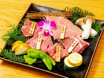 肉亭  結_「主廚搭配套餐」是可以盡情享用尾崎牛和平井牛的豪華烤肉套餐。