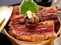 鳗鱼 炭烧 鳗鱼饭三吃 美浓金 神田总店_“Minokin Kinsei Tsukimi 鳗鱼肝碗”是用 2 条鳗鱼和 7 个肝脏制成的限量版晚餐菜单。