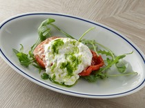 il Cardinale Ginza Corridor Branch_Recommended appetizer: Stracciatella and grilled tomato caprese