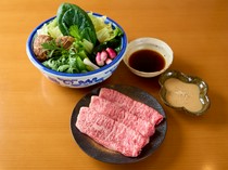 Shabu-Shabu Ogami_视觉与味觉双重享受的“山形牛沙朗涮锅套餐”。