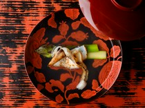  Dashi-based Clear Soup - The pure and aromatic flavor is achieved by using natural spring water. 