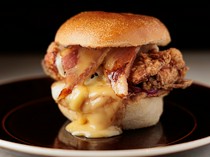 J.S. BURGERS CAFE Kobe Harborland umie Branch_"Maple Chicken Cheese Burger" with crispy chicken for a tasty texture