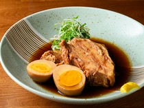 ICHIHA_The soft braised pork is accompanied by a well-seasoned egg, making for a satisfying dish: "Soft braised pork and boiled egg"