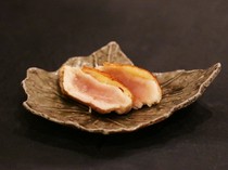 兩忘_「Tataki Breast」是用新鮮的食材和工藝創造出來的一口幸福。