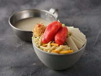  採用新鮮明太子製成。明太子+起司+麻糬－文字燒「新鮮明太子麻糬起司」的完美組合。 