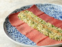 The new standard beef tongue dish, "Salted Beef Tongue Covered in Green Onions," has a refreshing taste that is irresistible.