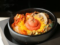 Mentaiko nướng đá và phô mai Cơm trộn