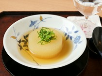 Nagoya Kanko Hotel Oden Hyoshigi_Daikon - The more it simmers, the more the flavor soaks in, giving it a heartwarming attractiveness.