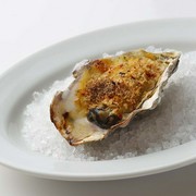 8TH SEA OYSTER Bar 涩谷Hikarie_烤牡蛎配大蒜黄油和香草面包屑